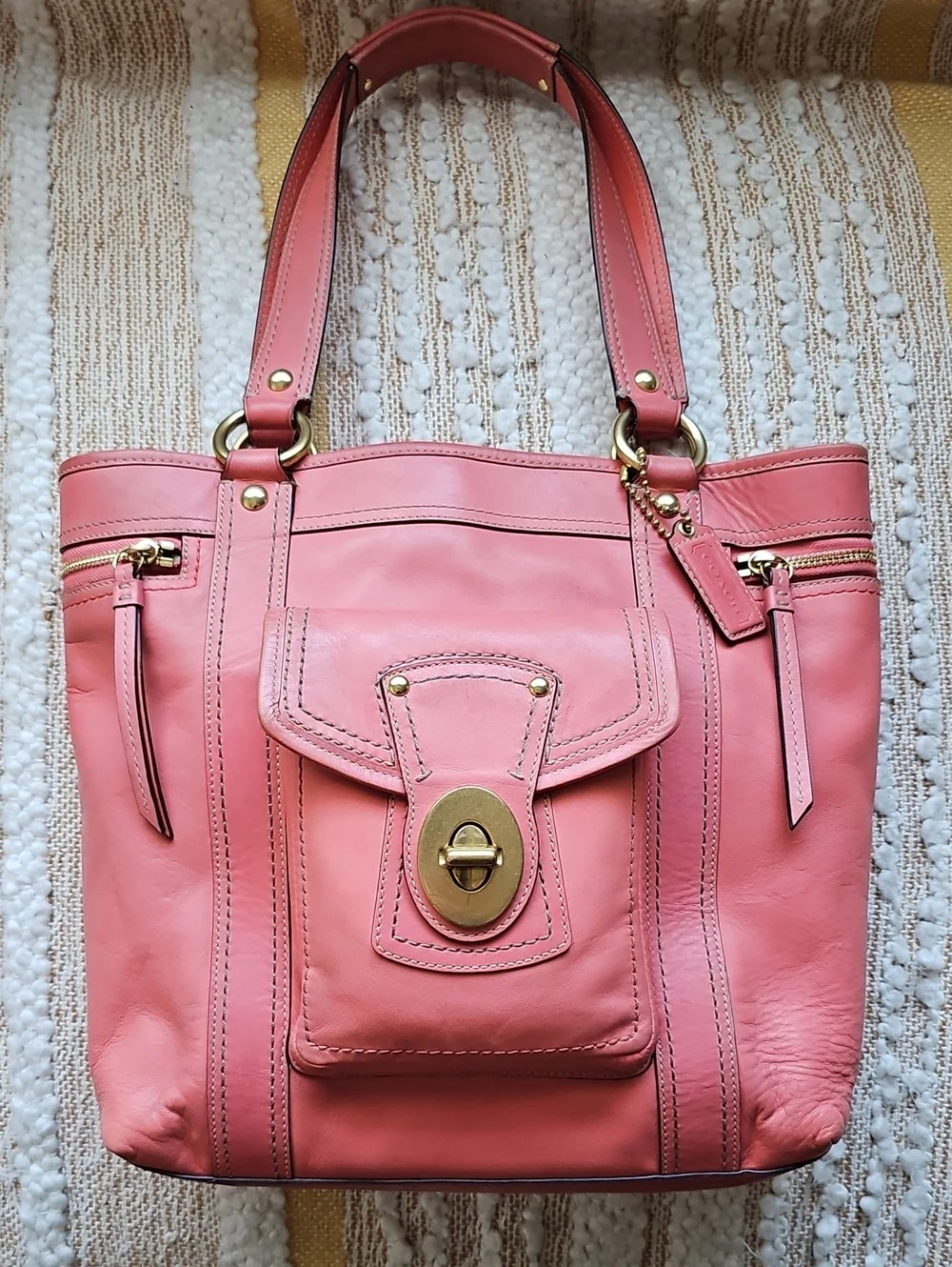 Rare Vtg Coach Gigi Coral  Leather Legacy Tote Brass  Turnlock Handbag F12888